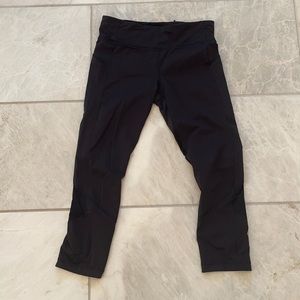 Lulu crop tight size 6 23”